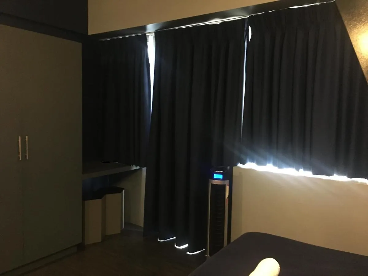 Cozy Condo Near Naia With Wifi, Pool And Balcony Pasay Aparthotel