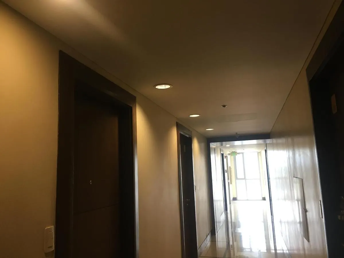 Cozy Condo Near Naia With Wifi, Pool And Balcony Pasay