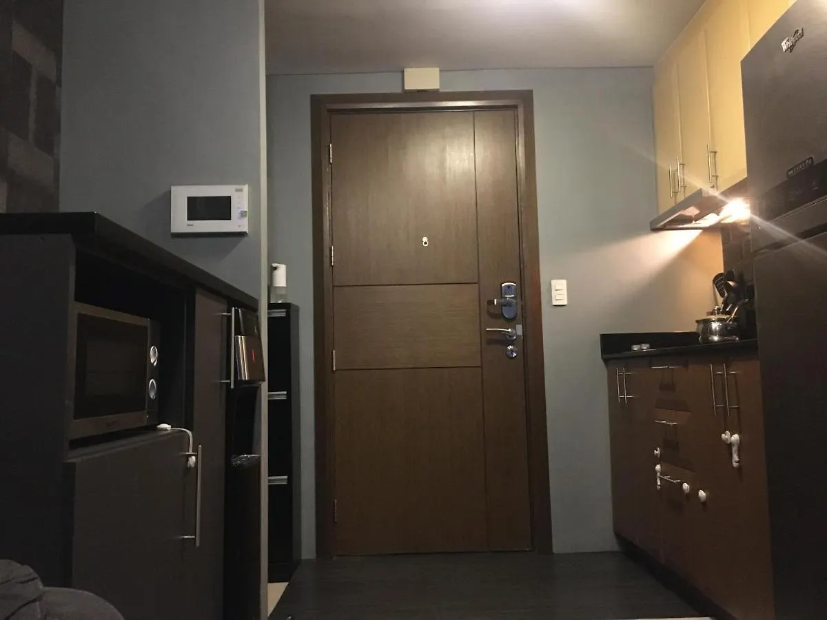 Cozy Condo Near Naia With Wifi, Pool And Balcony Pasay 0*,